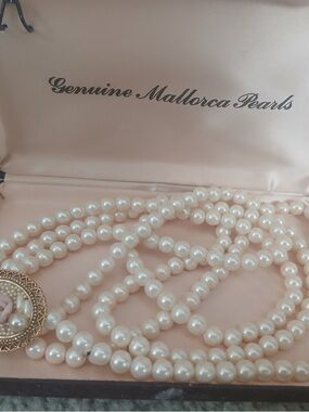 White Pearl Necklace - Timeless Elegance